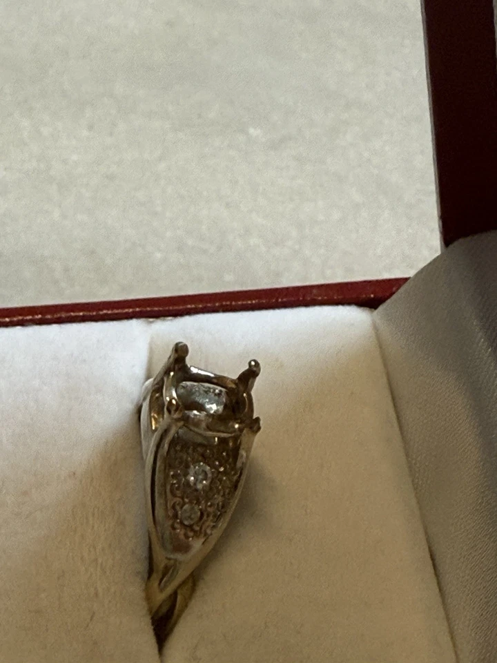 Wh gold 14k W Diamonds Ring Setting- Good Condition- Dimensions: L8.2mm W6.43 D4 - Image 3 of 4