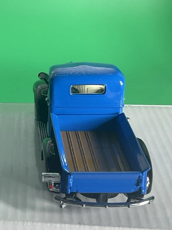 MATCHBOX COLLECTIBLES 1941 CHEVROLET 1/2 TON PICKUP IN BLUE - NIB - Image 4 of 4