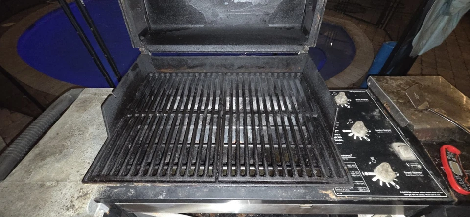 Parrilla de gas Weber Genesis plateada - acero inoxidable - $125 - Pompano Beach Fl Foto 3 de 4