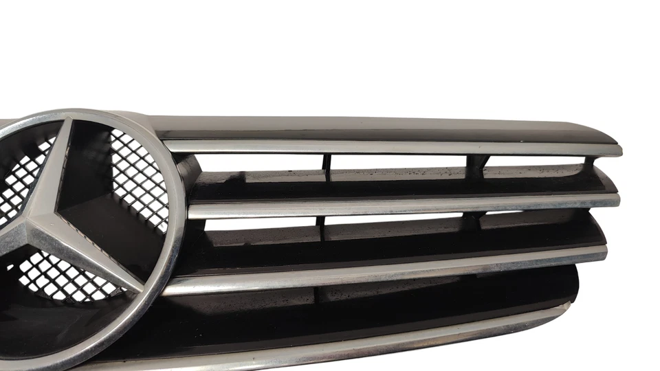 03-09 Mercedes-Benz W209 CLK320 CLK350 CLK500 AMG CLK parrilla radiador cromada OEM Foto 4 de 4