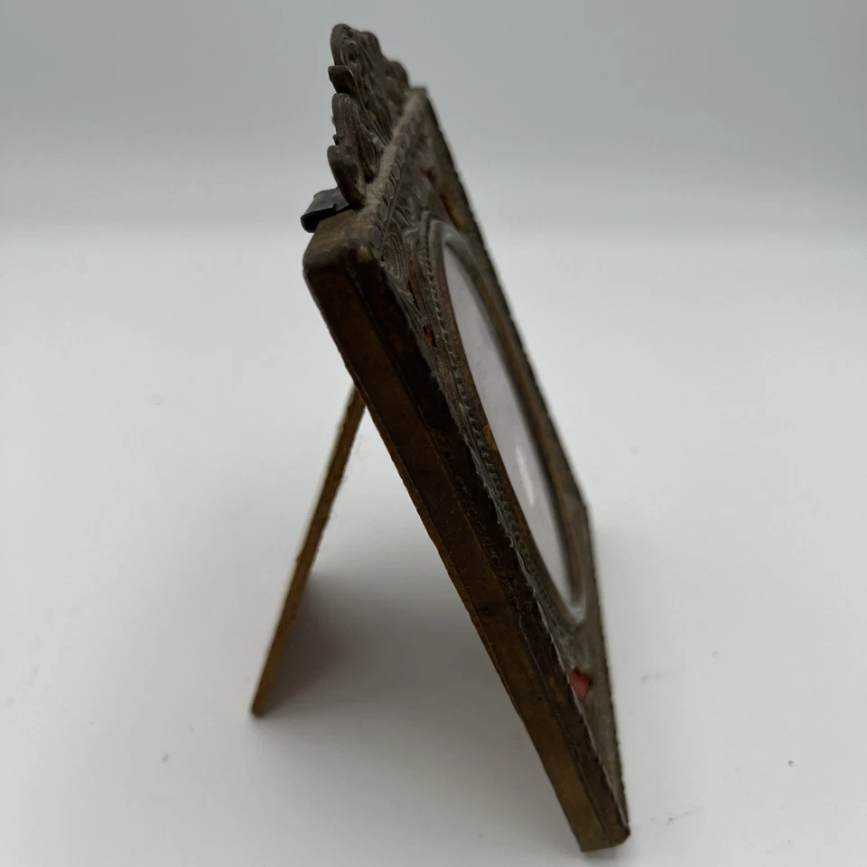 Marco de fotos italiano vintage de latón y terciopelo rojo hecho en Italia para acción Foto 3 de 4