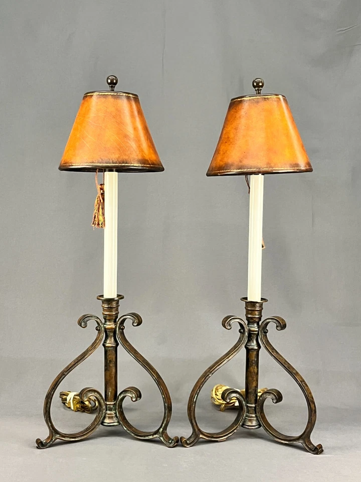 2 个 Maitland Smith 青铜烛台 28 英寸桌子或自助餐灯带皮革灯罩 — 第 3/4 张图片