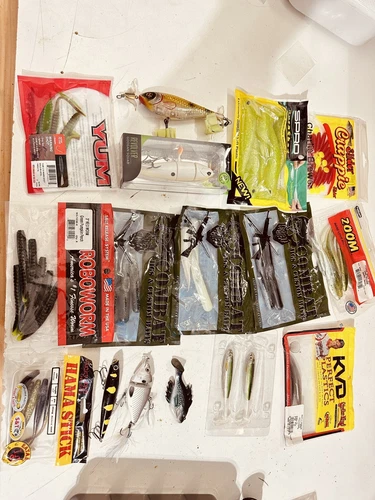 FRESHWATER BAIT LURE PLASTIC PACKAGE COMBO