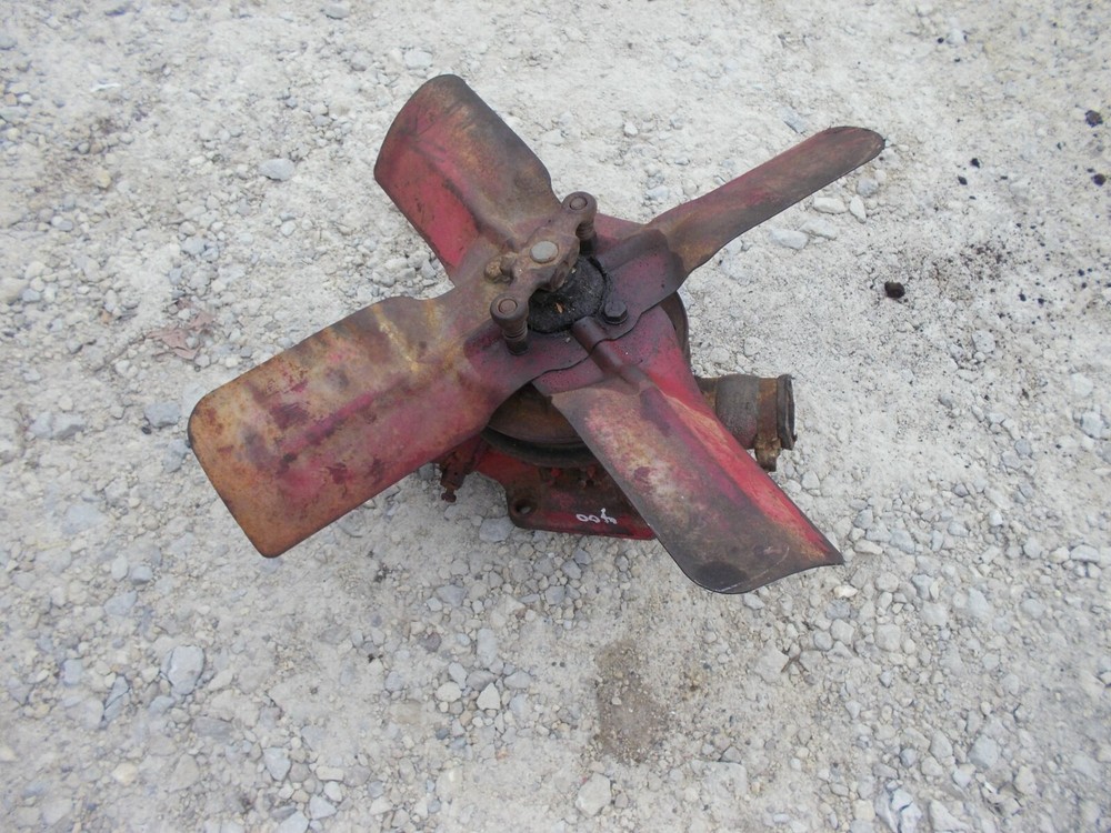 Farmall 400 450 gas Tractor engine water pump assembly w/ fan + belt pulley