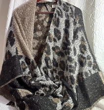 DAVID AND YOUNG Womens Sweater Poncho Shawl Wrap Cardigan Leopard Print One Size