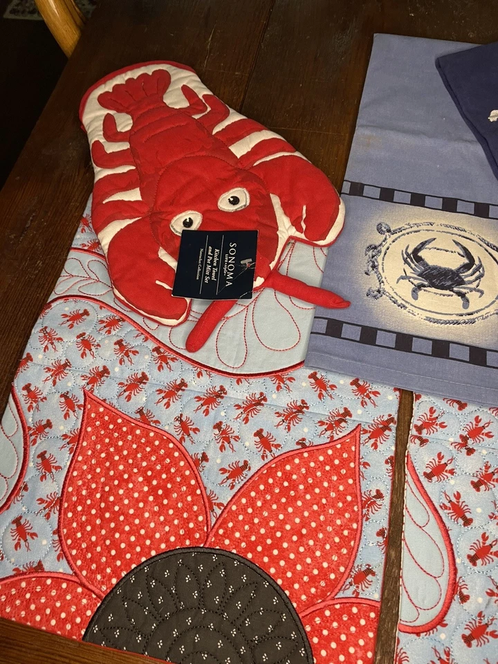 Sonoma Lobster Kitchen Mitt 2 Dish Towels & 2 Matching Placemats/Potholders New - Image 3 of 4