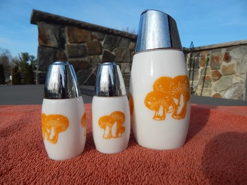Vintage Gemco Westinghouse White Milk Glass Mushroom Sugar Salt & Pepper Shakers