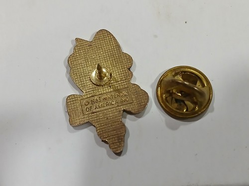 Rare Vintage 1988 Super Mario Bros Nintendo Enamel Pin - Picture 2 of 2