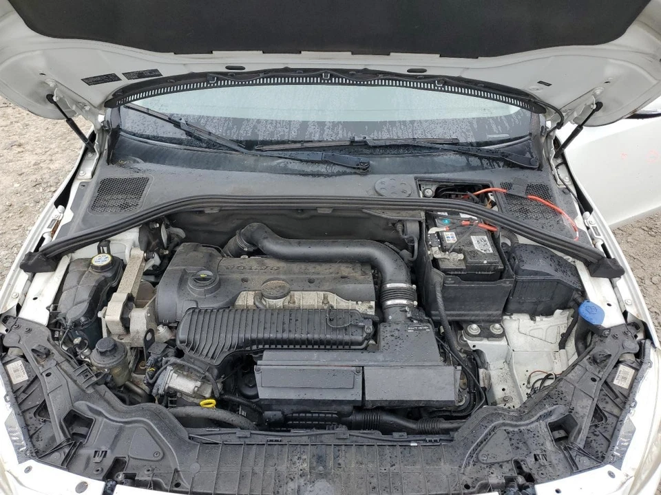 Used Front Bumper Assembly Front fits: 2014 Volvo S60 S60 T5 w/o headlamp washer Foto 3 de 4