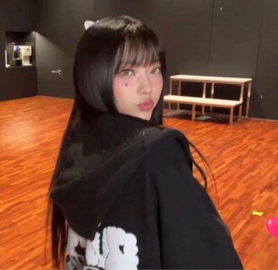 NewJeans Bunnies Club 2023 Hoodie Black M size weverse