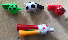 Lot de '' 3 SIFFLETS + 1