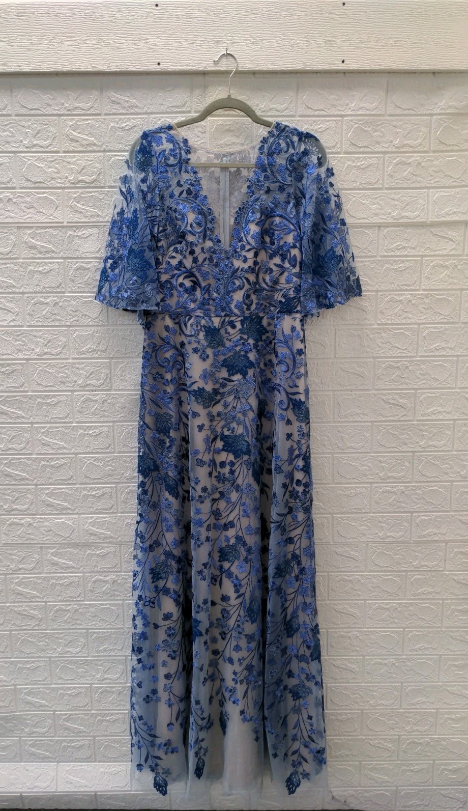 New Marchesa Notte V Neckline Tulle Gown Embroidered Dress Sz 6