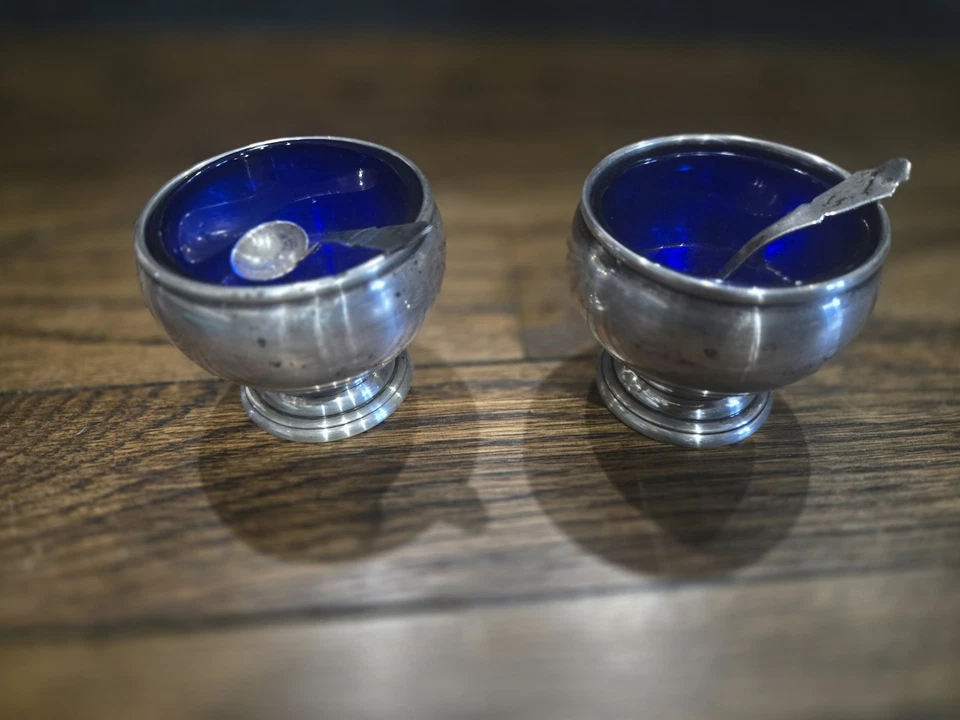 VINTAGE PAIR STERLING SILVER SALT CELLAR w/COBALT BLUE GLASS INSERT - Image 4 of 4