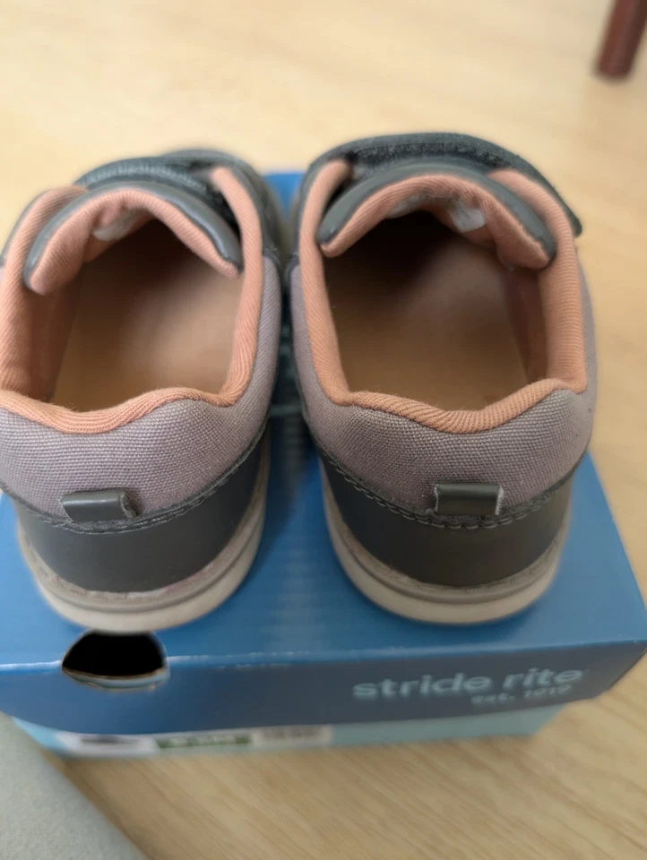 Toddler Stride Rite Griffin Boots Lightly Used Boys Size 8.5  - Image 3 of 4