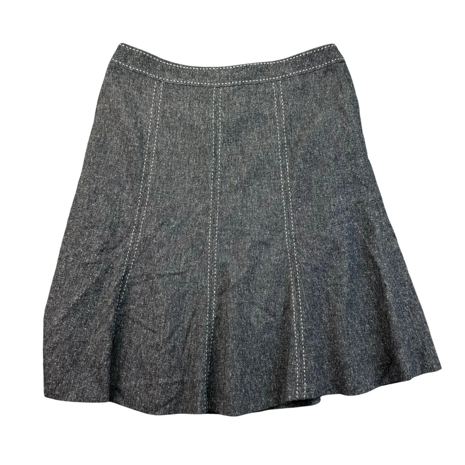 Falda para mujer White House Black Market 8 gris blanco puntada línea A acampanada carrera Foto 2 de 4