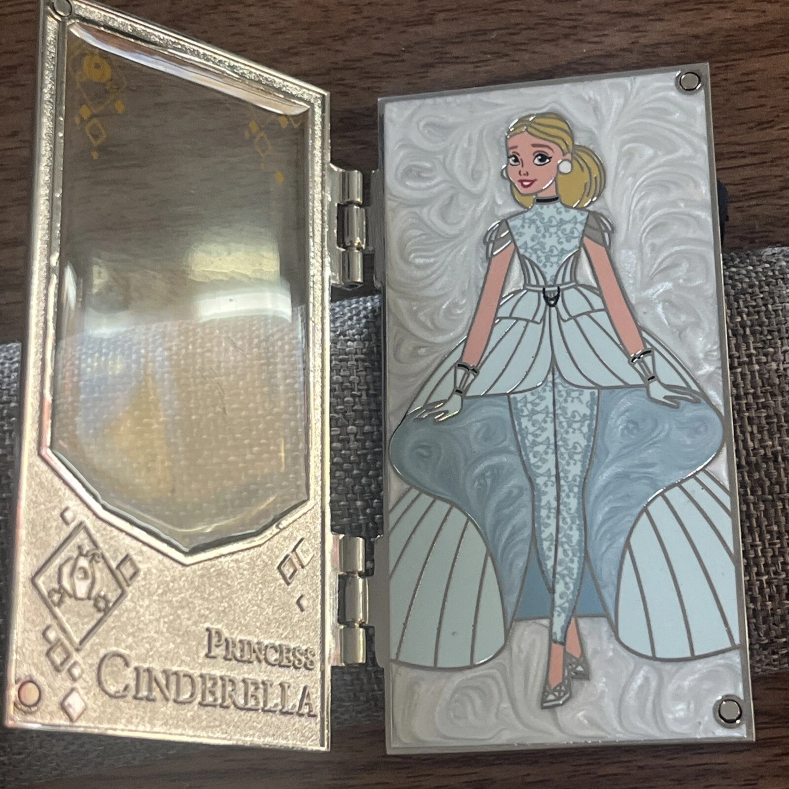 DS – Cinderella Ultimate Princess Collection Disney Designer Collection Pin LR