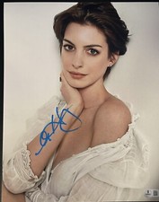 ANNE HATHAWAY BEAUTIFUL SIGNED 11x14 LES MISERABLE CATWOMAN AUTO BECKETT BAS COA