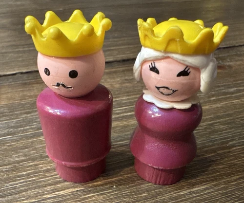 Vintage Fisher Price Little People Play Castle 993 King Queen Figures Wood Body