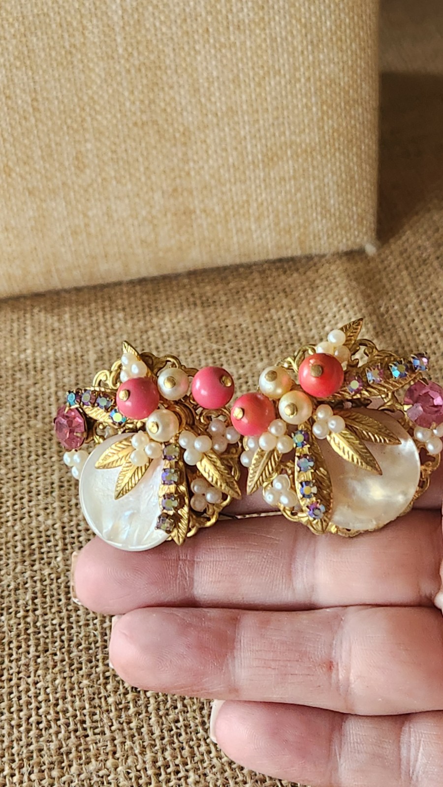 Vintage Clip On Earrings Amazing Look At The Detail In These Measure 1.42
