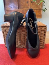 Capezio Women  s Dance Shoes 7