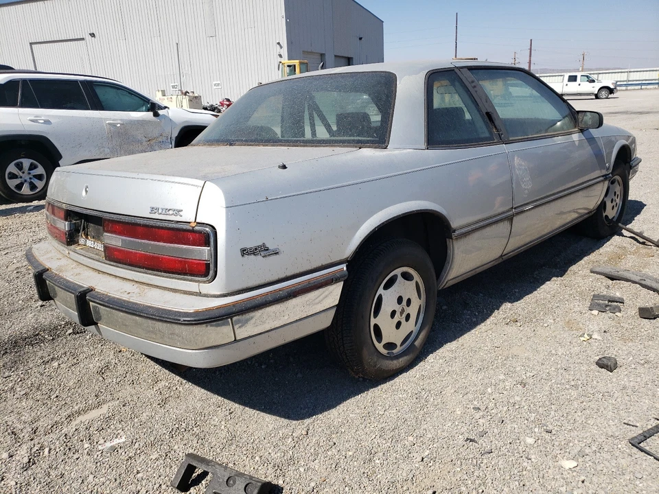 Buick Regal 2 door : 1988, 1989, 1990, 1991, 1992-1996, Right Quarter glass - Image 3 of 4