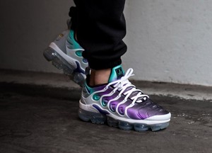 nike vapormax plus morados
