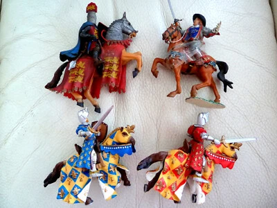 lot de 4 Figurines PAPO - en plastique PVC - chevalier Médiéval - - Photo 1/3