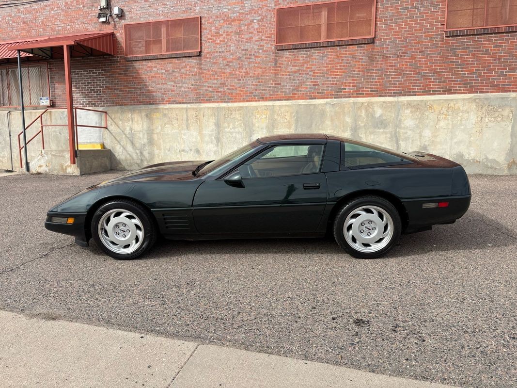 1991 Green Chevrolet Corvette   | C4 Corvette Photo 2