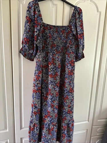 ladies dorothy perkins size 18 maxi dress 58 Inches Long 20 Inches Wide