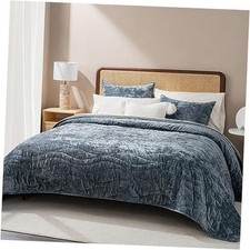 Luxury Velvet Quilt Queen Size, Ultra Soft Wave Full/Queen Wave Stormy Blue