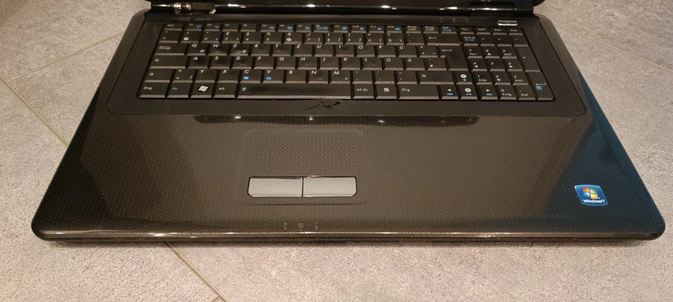 Asus X70A 17 Zoll -  Defekt Notebook Laptop - Bild 3 von 4