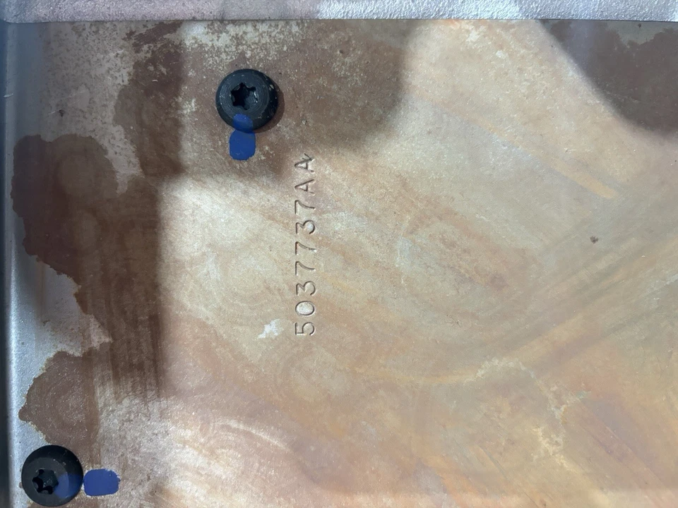 Dodge Viper 2008-2107 cárter de aceite 5037737AA. Foto 3 de 3