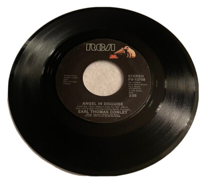 45 Record Earl Thomas Conley Angel In Disguise/Crowd Around The Corner (box15)