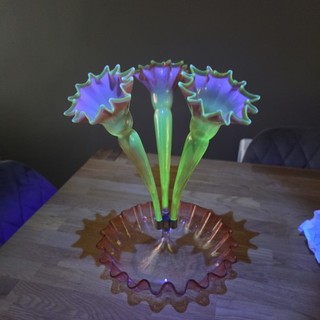ANTIKES CRANBERRY UND URANGLAS 3 TROMPETEN EPERGNE (9)