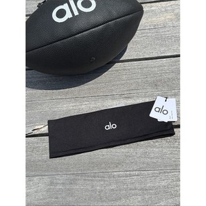 NWT Bundle of Two Black Alo Performance Conquer Headbands Performance Conquer Headband - Black | ALO main image 4