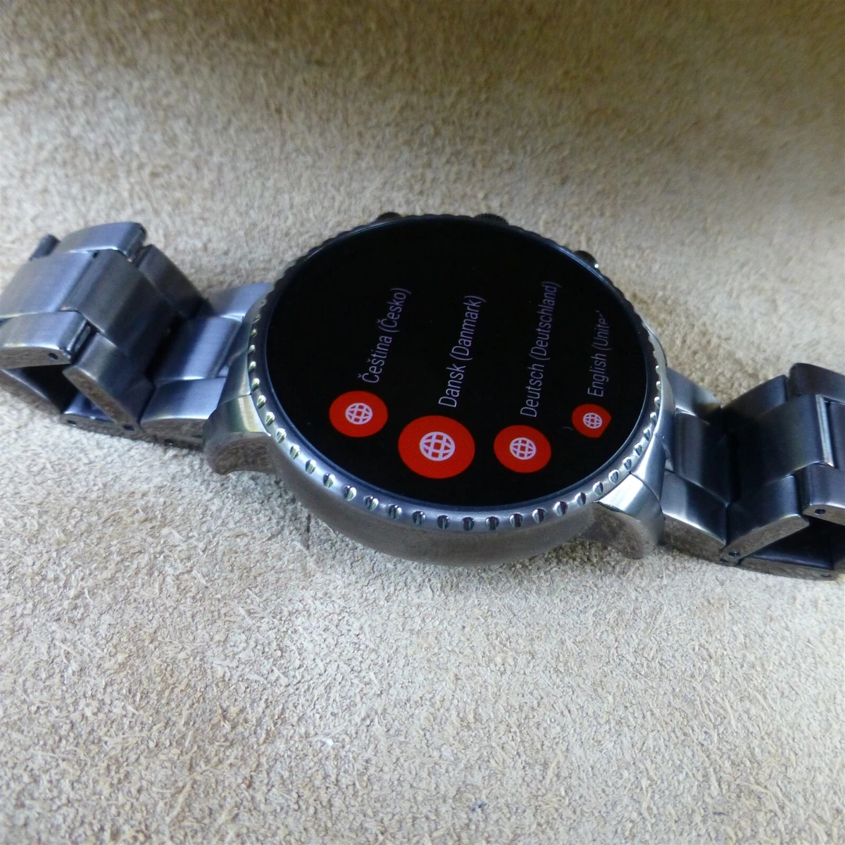 Fossil q explorist shop 44