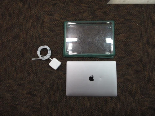 2019 MACBOOK AIR 13 INCH OS SONOMA 14.5 INTEL CORE i5 +CASE +CHARGER BARELY USED