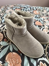 Ugg Mini Size 5