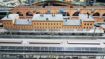 POLA 827 H0 EXCLUSIVE MODELL BAHNHOF SCHÖNBRUNN inkl. viel Extras