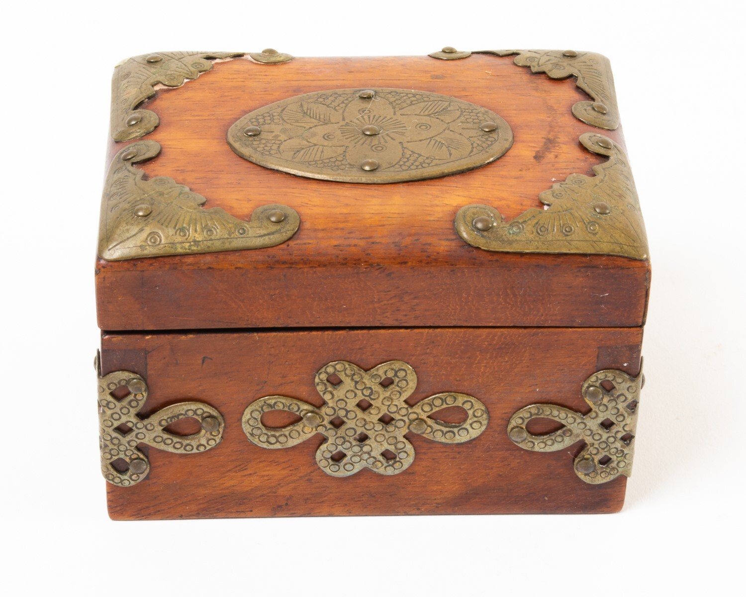 Vintage Chinese Wood Trinket Gift Box Hinged Lid Brass Knots Bats Flowers 3.5