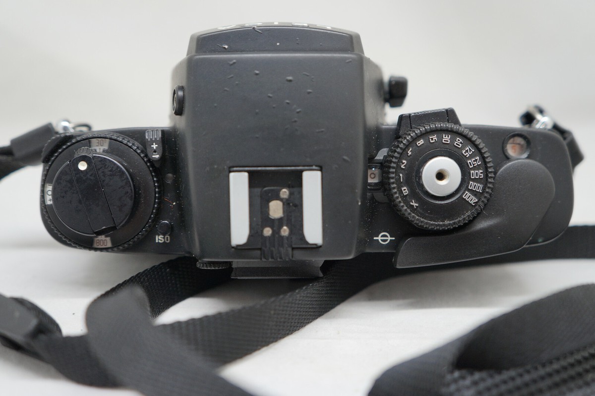 LEICA R6.2 BLACK 35MM SLR BODY WITH ORIGINAL LEICA STRAP LEICA R6.2 BLACK 35MM SLR BODY WITH ORIGINAL LEICA STRAP