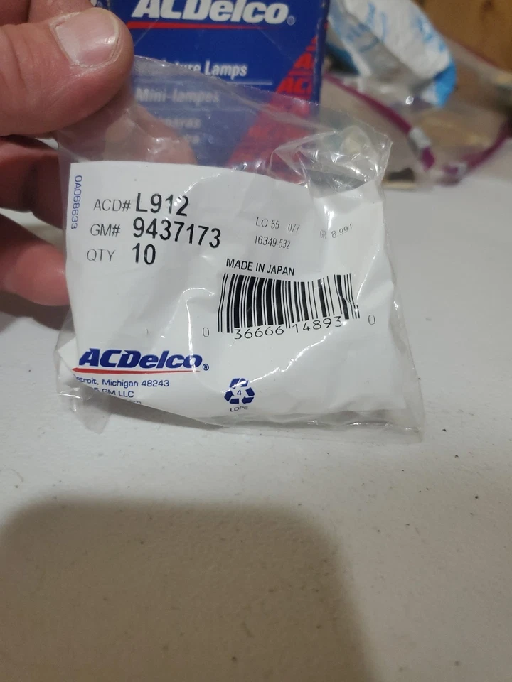 Nuevo NOS ACDelco GM L912 9437173 Paquete de 10 bombillas de parada de montaje alto central Foto 2 de 3