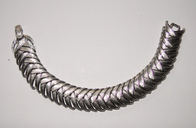 Unique Vintage 1950's Silvertone Textured Chevron or Fish Scales Link Bracelet