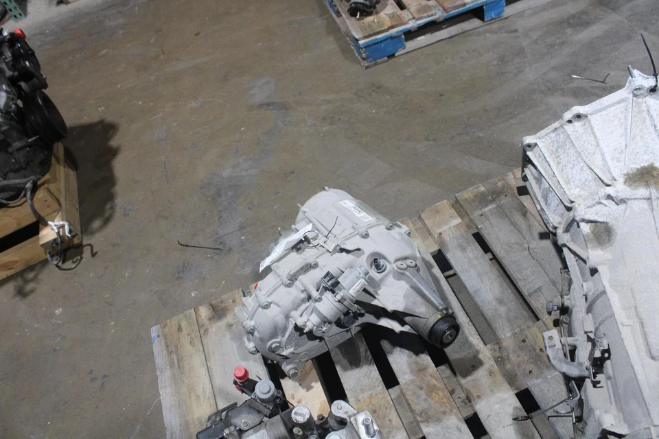 Used Transfer Case Assembly fits: 2016 Chevrolet Tahoe transfer case opt NQH AT Foto 2 de 4