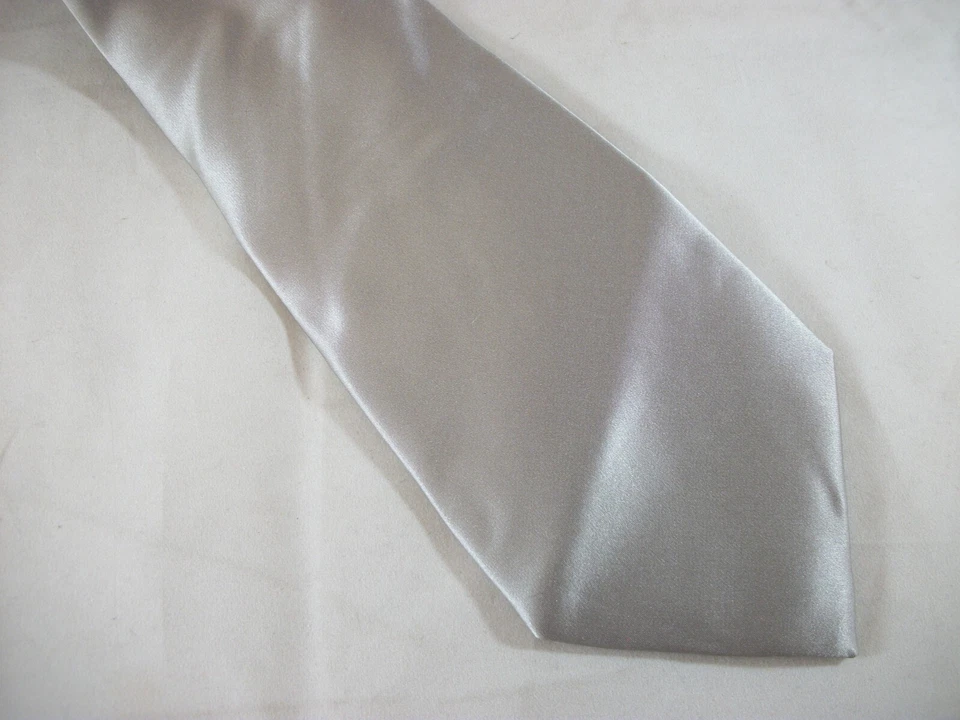 Clericci Solid Silver Silk Neck Tie with Pocket Square 57" Long x 3.75" W (E475) - Image 2 of 4