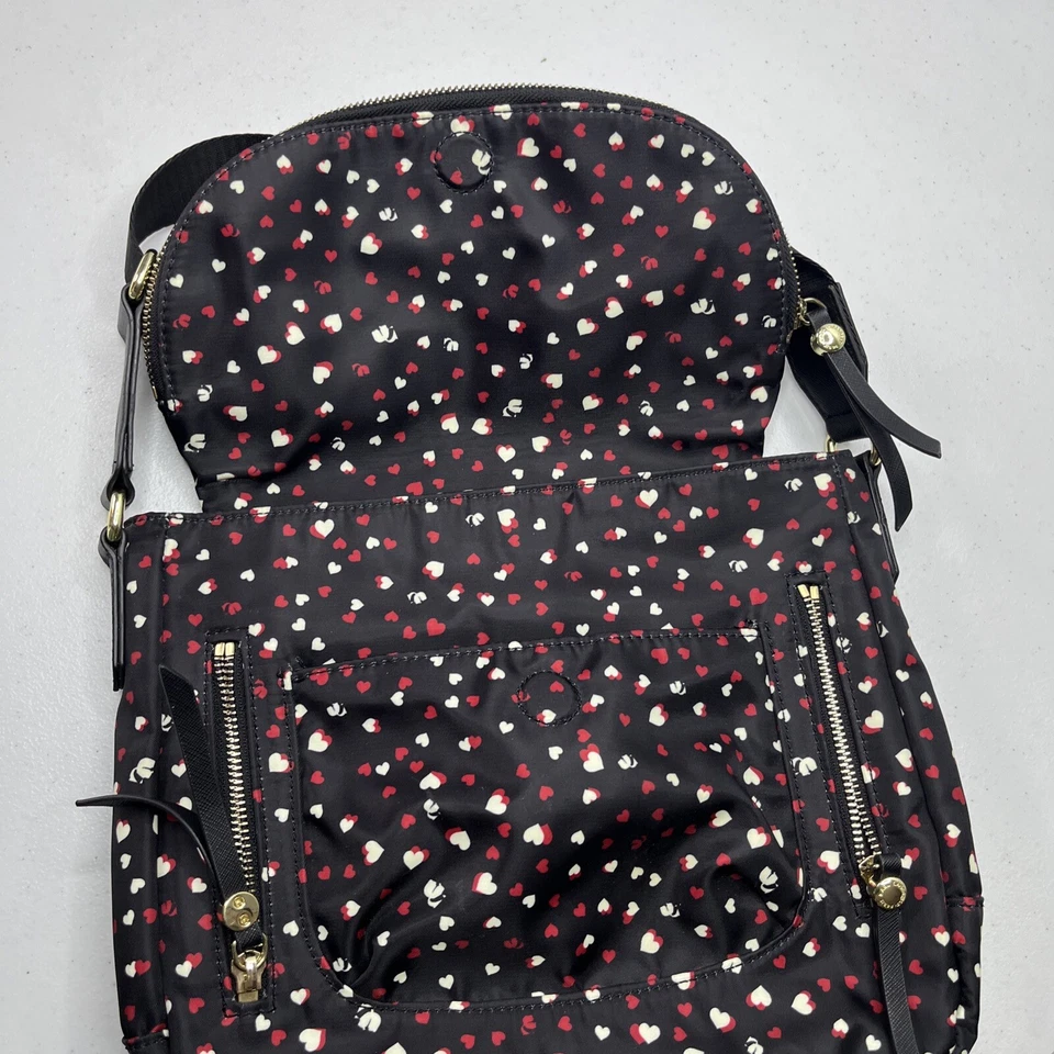 Cartera Karl Lagerfeld Cara Cora Hearts Bandolera Hombro Correa Ajustable $168 Foto 4 de 4