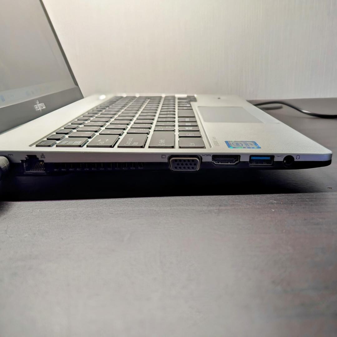 富士通 lifebook s936 i5-6300u 8GB 256GB Fujitsu Lifebook S936/P i5-6300U 2.4Ghz RAM 12GB SSD 256GB