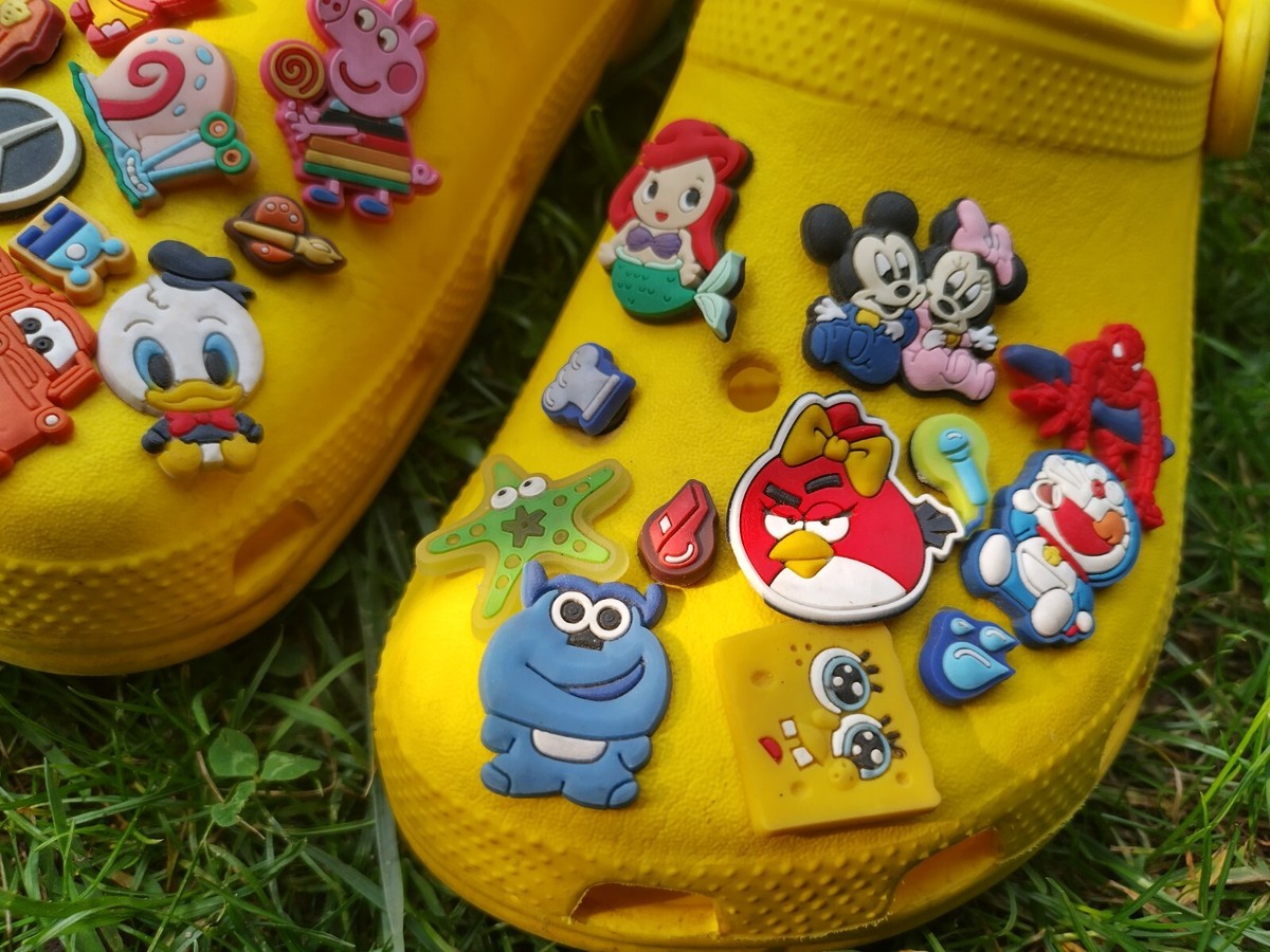 CROCS Yellow w/DISNEY CHARMS Clogs W6 M4 FIT YOUTH Girls  display picture 1
