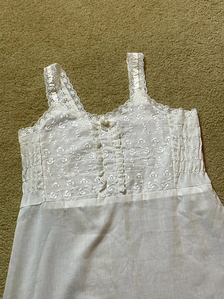 Vestido camisón vintage años 70 80 PIEDRA blanco EE. UU. sin cordones niñas con ojales 8 Foto 3 de 4
