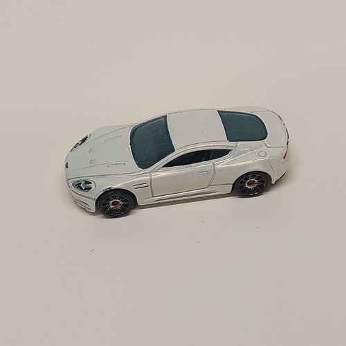 Vintage 2010 Hot Wheels: White Aston Martin R6459 Free Shipping - Picture 4 of 7